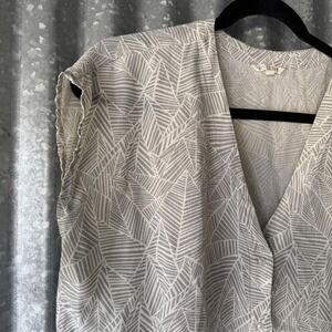 Ali Golden 100% Silk Geometric Print Button Front Tunic Top Grey White OS